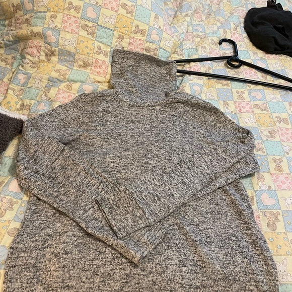 Lou & Grey turtleneck top size Small. Like New Retail $80 - Picture 3 of 4